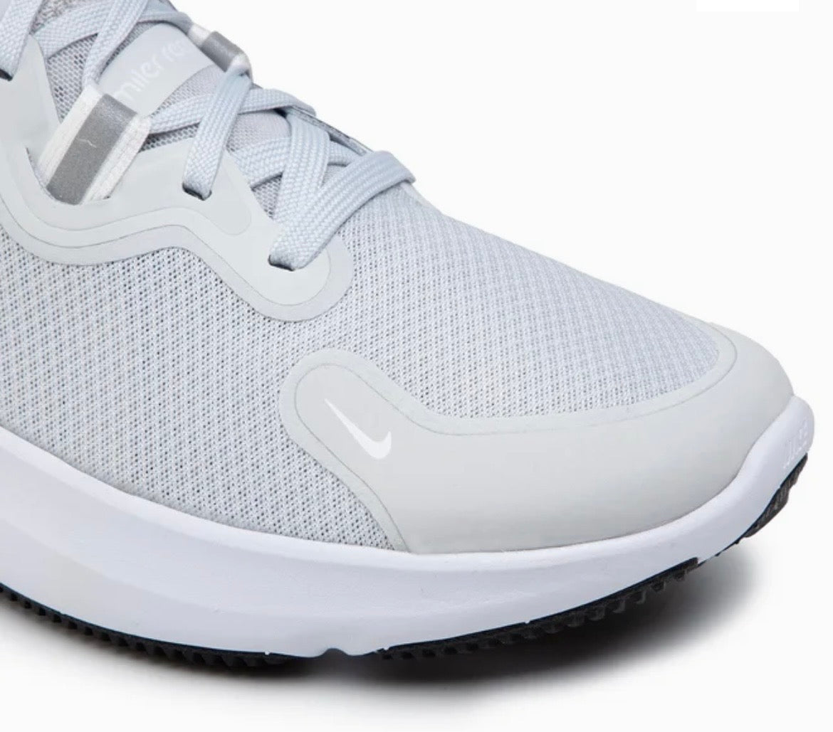 Nike React Miler – Pure Platinum / Bright Crimson – Size EU 45.5