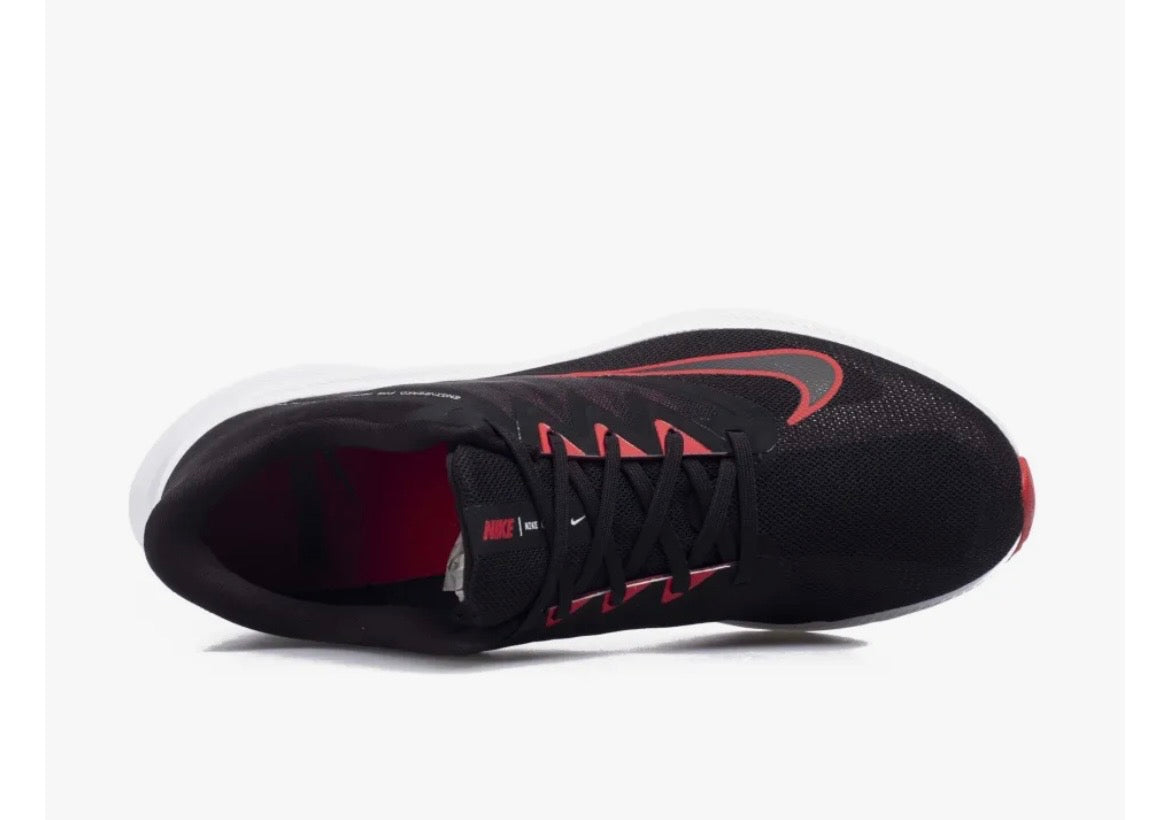 Nike Quest 3 Herren Laufschuhe Schwarz/University Red/Weiß – Größe EUR 42